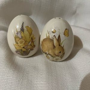 🔥3/$20 Bunny and Flowers Ceramic Salt and Pepper Shakers